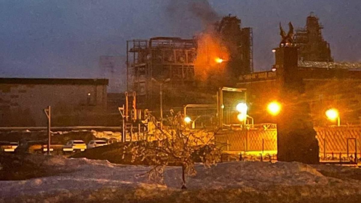 Удари по заводу “шахедів” та НПЗ РФ: що відомо про операцію українських спецслужб на Росії Удари по заводу “шахедів” та НПЗ РФ: що відомо про операцію українських спецслужб на Росії