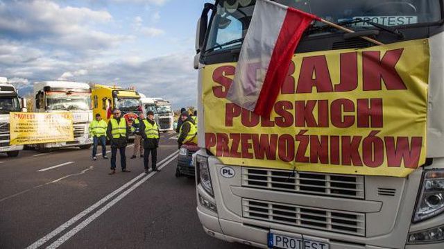 Блокування кордону є питанням безпеки НАТО, а не економічною суперечкою, – польський політик Блокування кордону є питанням безпеки НАТО, а не економічною суперечкою, – польський політик
