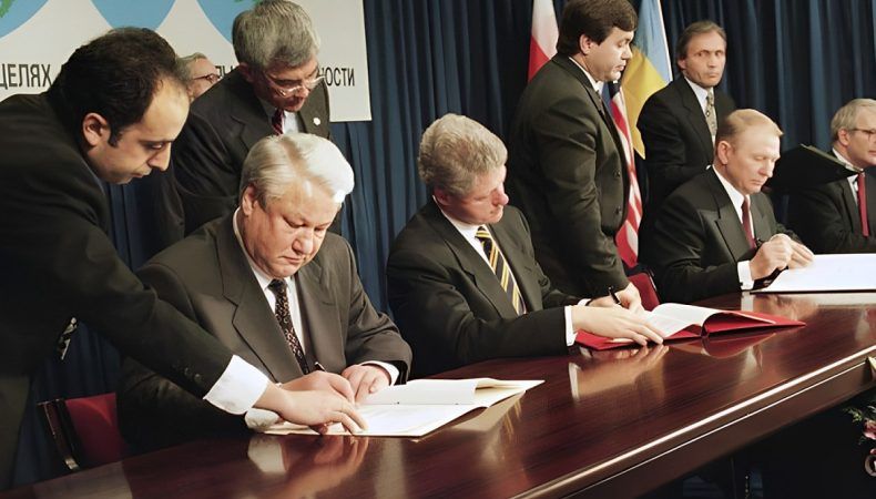 Міжнародні договори типу Будапештського меморандуму мають визнати свою імпотентність Міжнародні договори типу Будапештського меморандуму мають визнати свою імпотентність